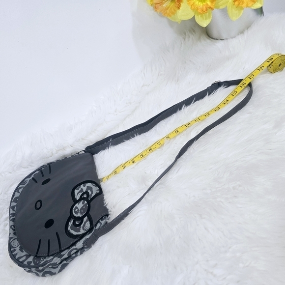 Hello Kitti gray and black crossbody bag medium - Picture 7 of 17